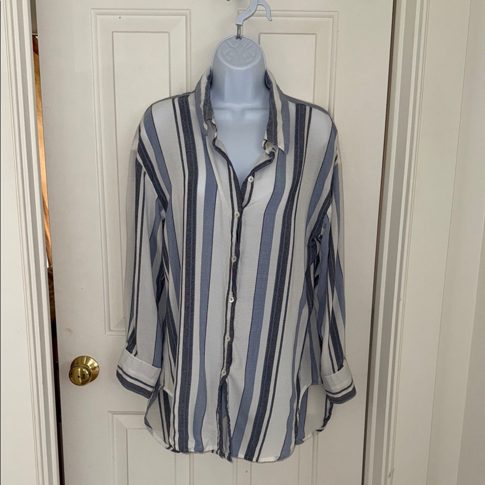 NWT Blue Island Women’s Button Up Shirt